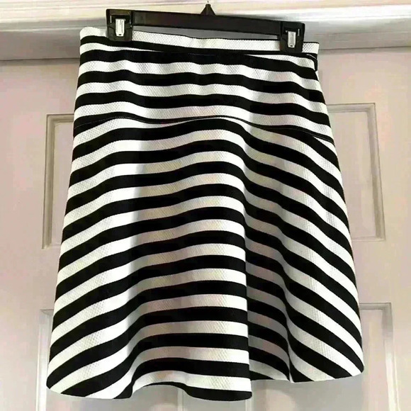 Philosophy Republic Clothing Black and White Swing Skater Mini Skirt, Sz Medium - Picture 3 of 7